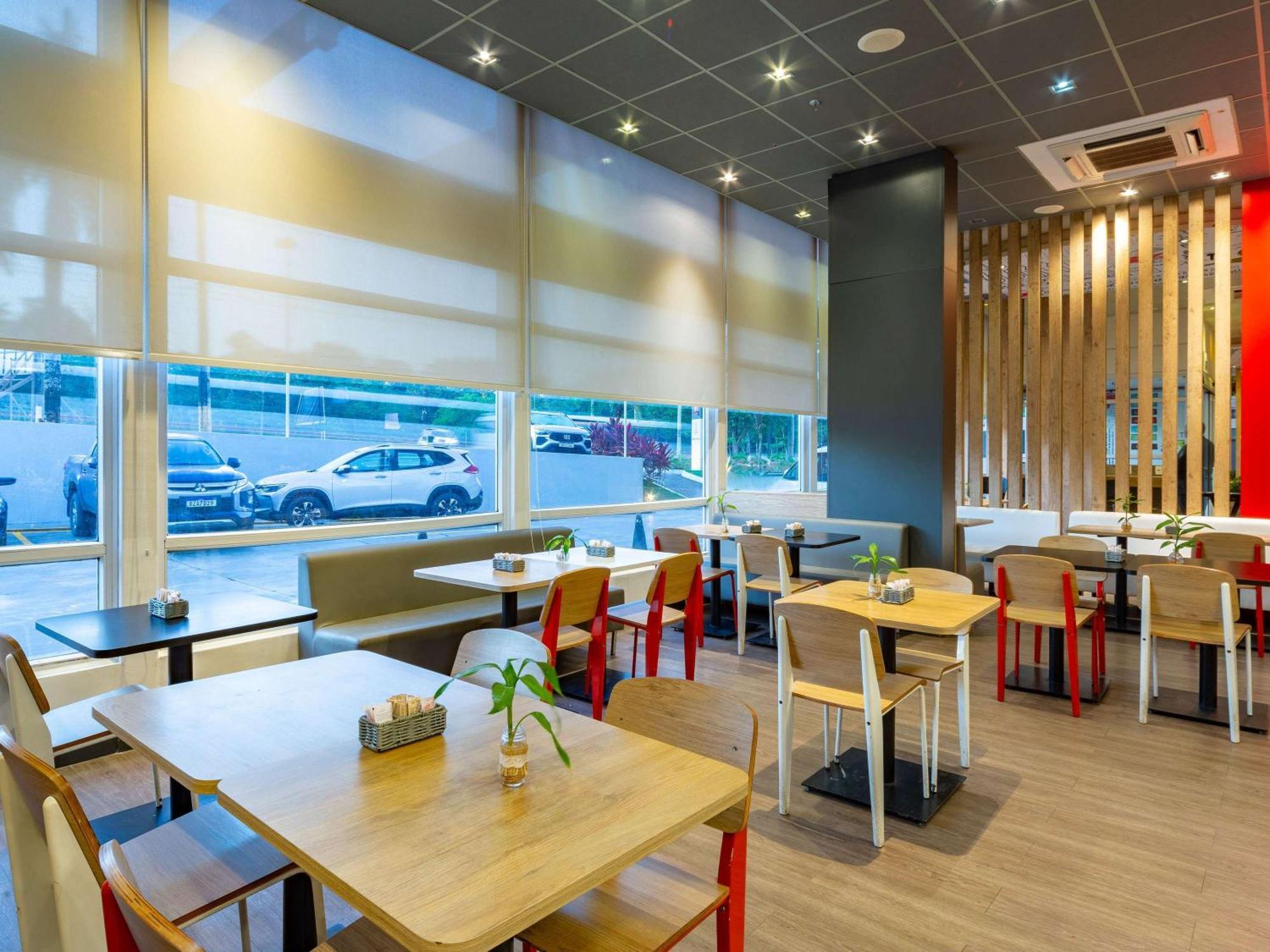 Ibis Aeroporto Hotel 3*